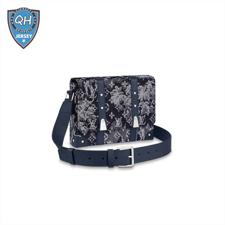 trunk messenger monogram canvas m57282