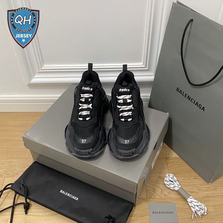 BALENCIAGA TRIPLE S SNEAKER - BB194