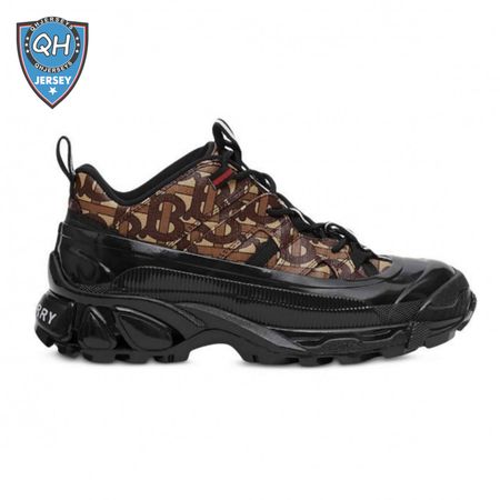 BURBERRY MONOGRAM PRINT ARTHUR SNEAKERS - BBR33