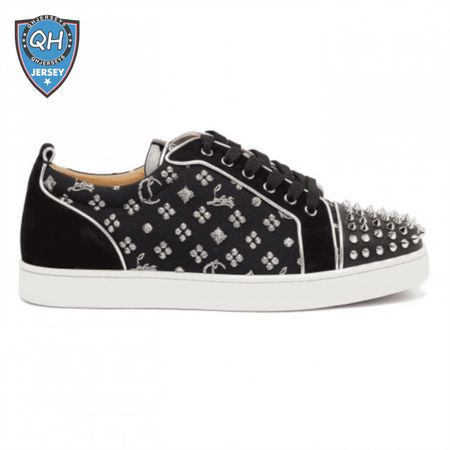 CHRISTIAN LOUBOUTIN LOW TOP SNEAKER - CL74